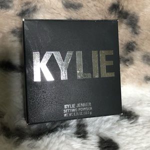 Kylie Setting powder in translucent